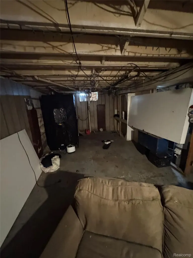 11748 Carney Street Warren City MI 48089