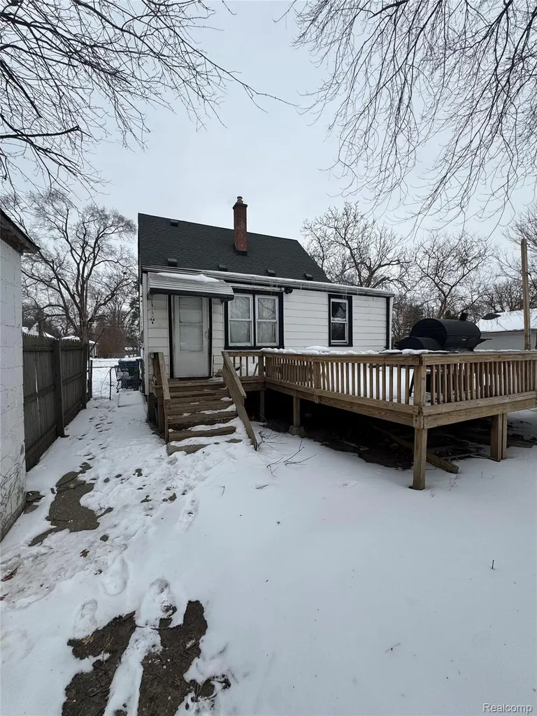 11748 Carney Street Warren City MI 48089