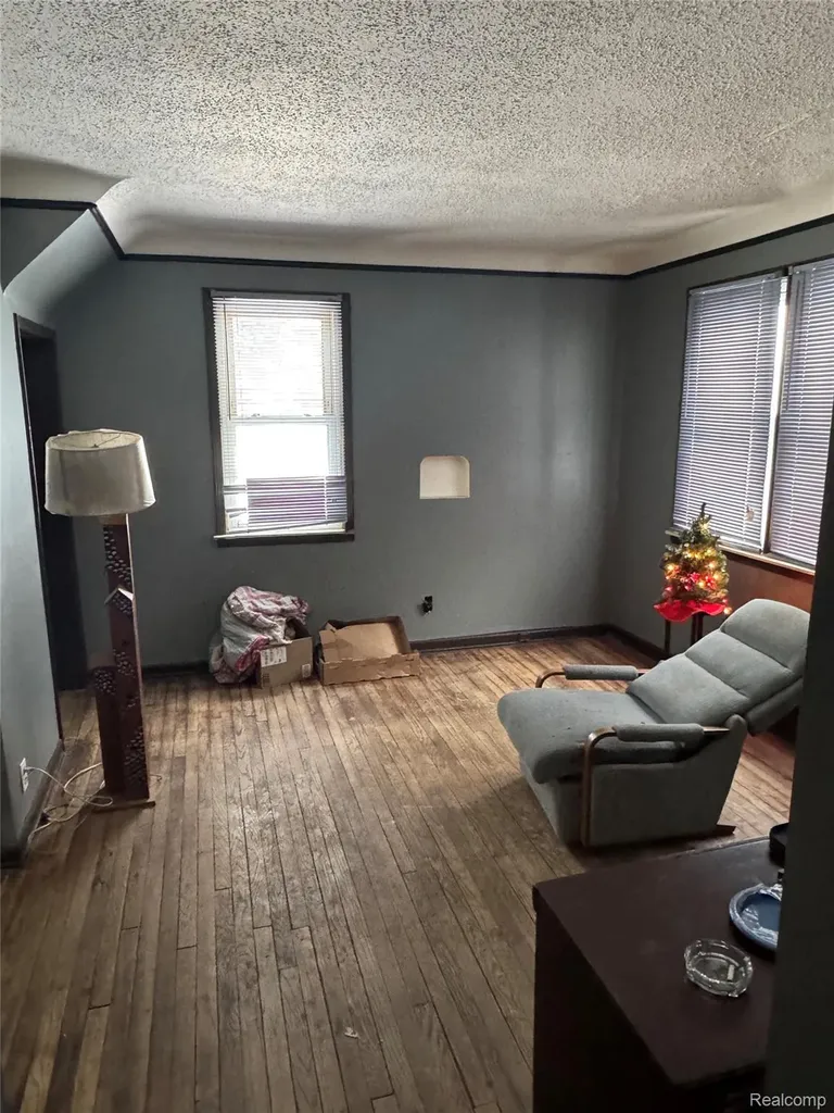 11748 Carney Street Warren City MI 48089
