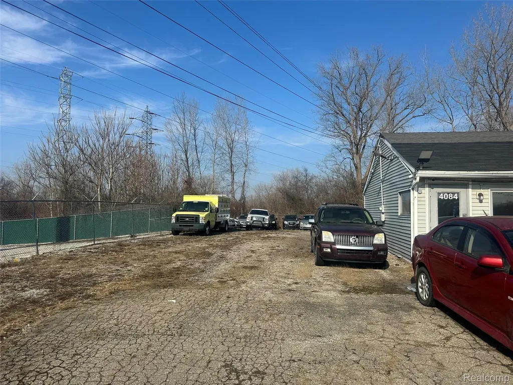 4084 N Dort Highway Flint City MI 48506