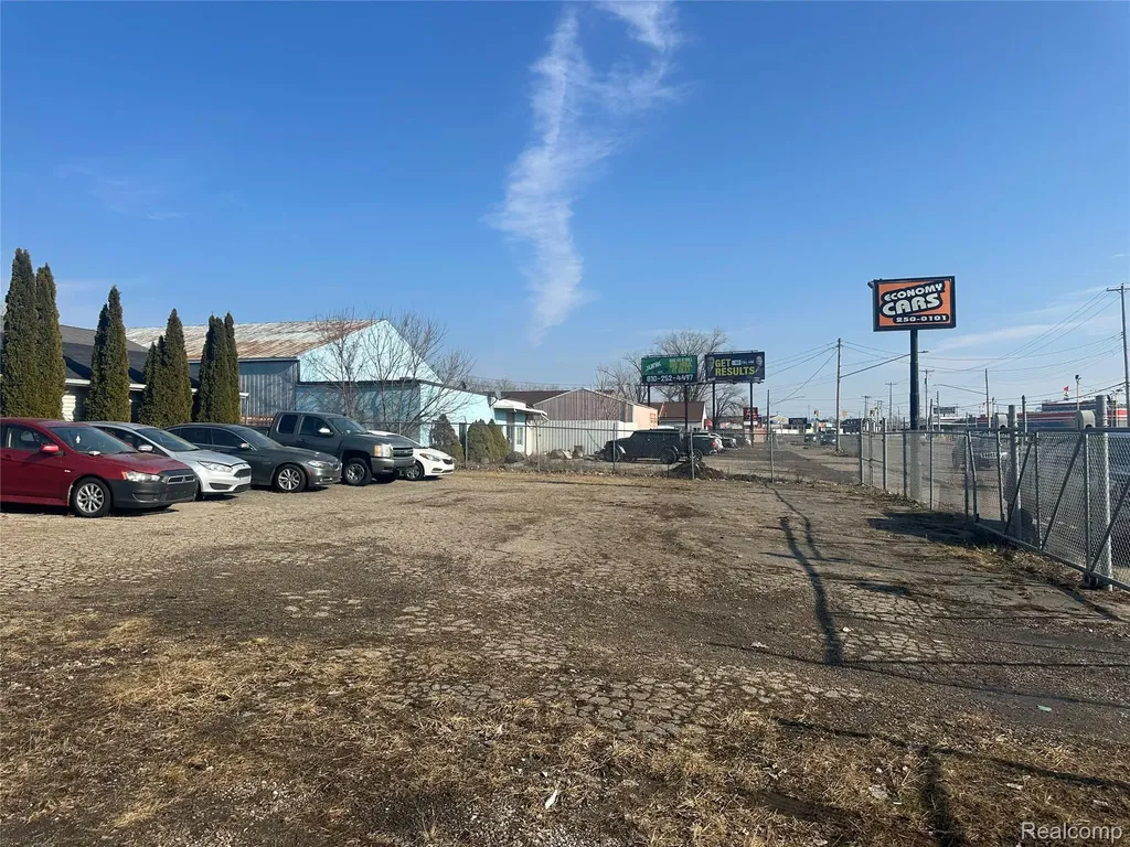 4084 N Dort Highway Flint City MI 48506