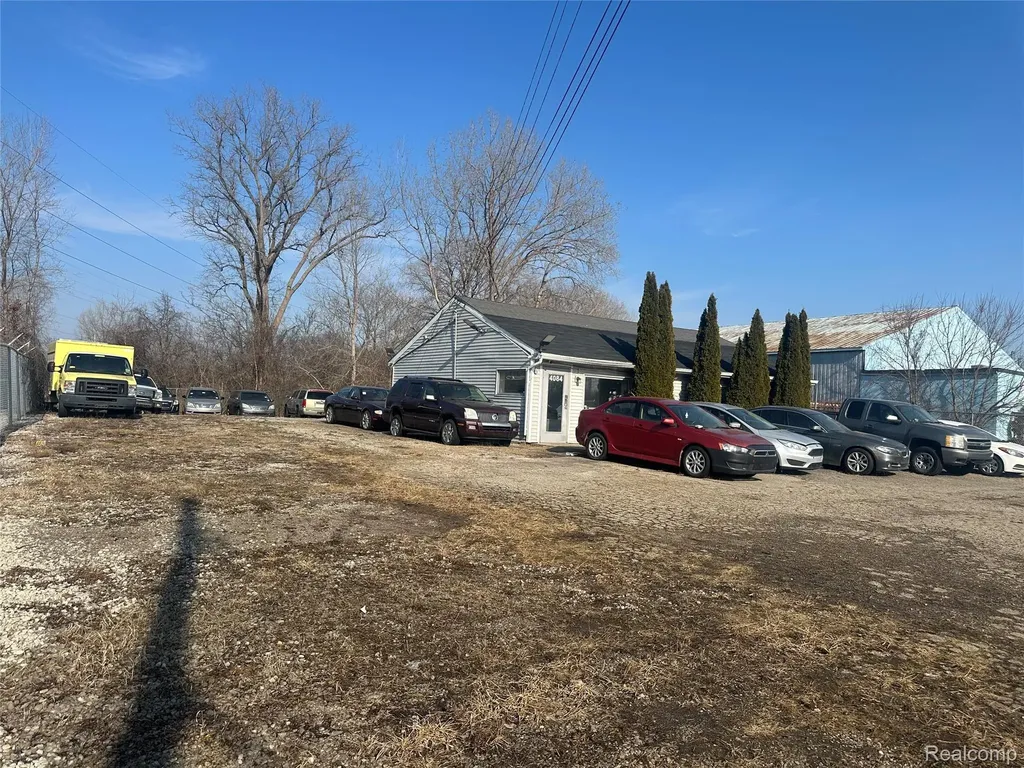 4084 N Dort Highway Flint City MI 48506