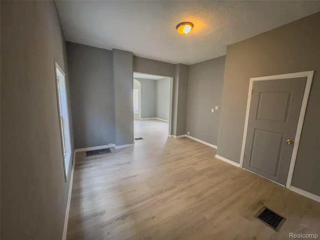 1226 N Grand River Avenue Lansing City MI 48906