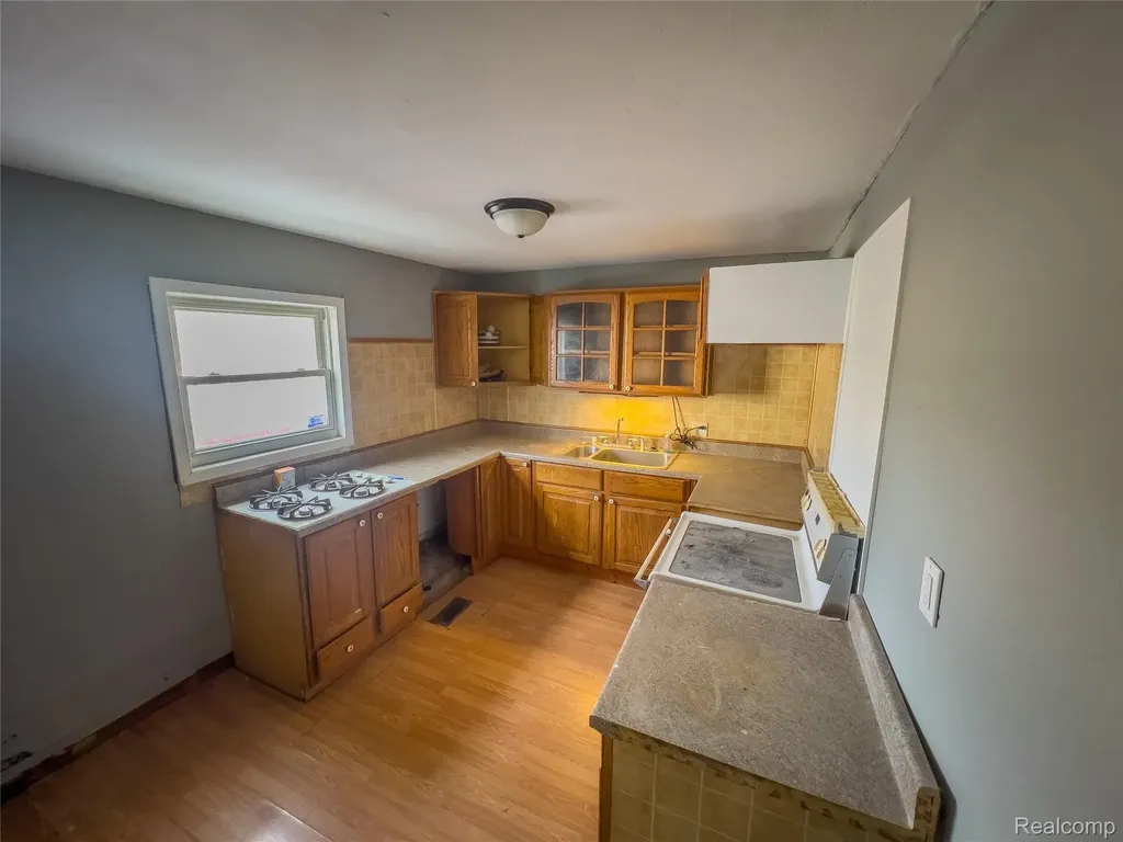 1226 N Grand River Avenue Lansing City MI 48906