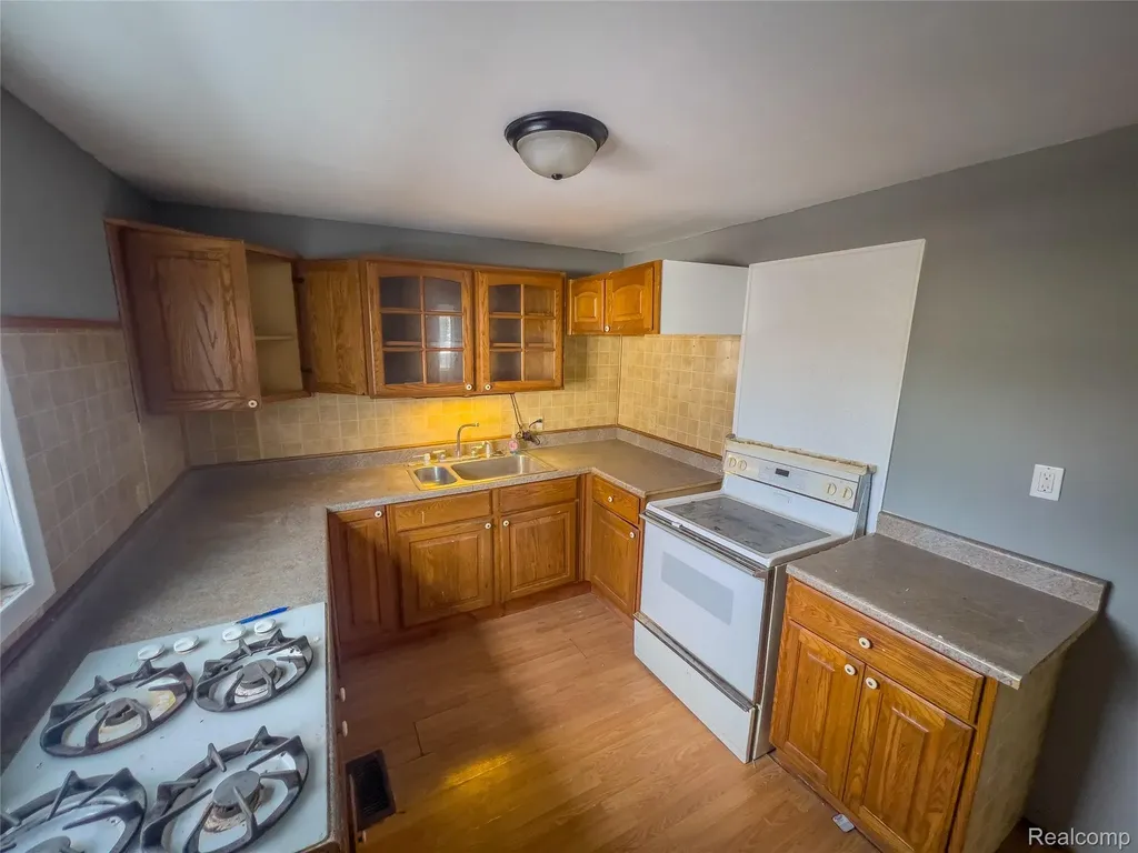 1226 N Grand River Avenue Lansing City MI 48906