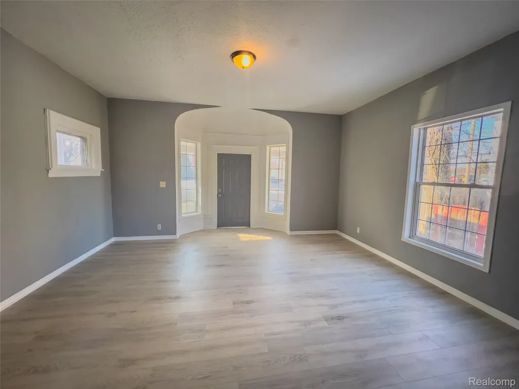 1226 N Grand River Avenue Lansing City MI 48906