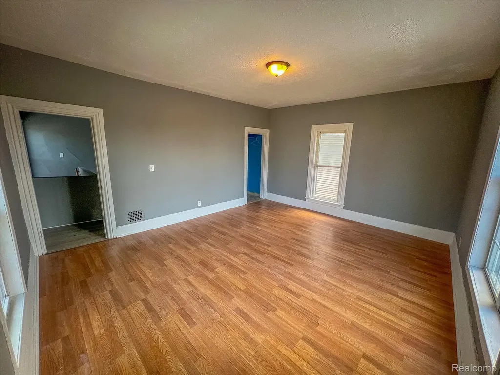 1226 N Grand River Avenue Lansing City MI 48906