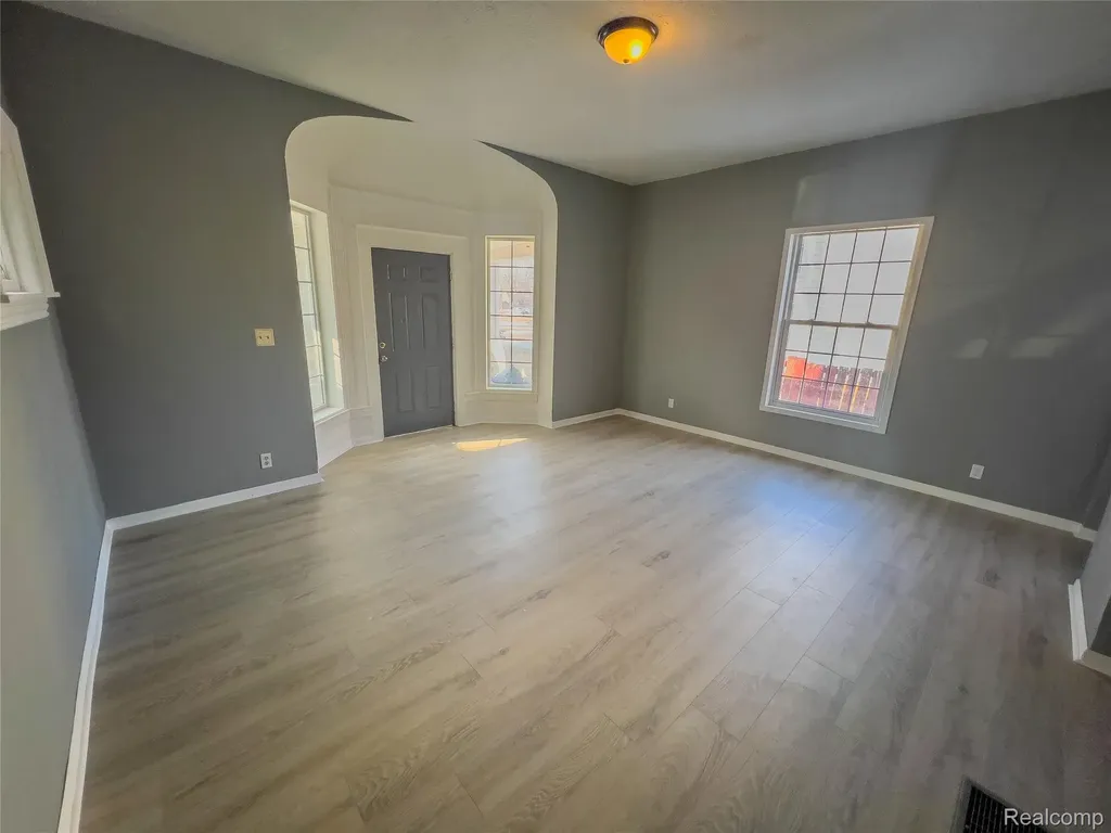 1226 N Grand River Avenue Lansing City MI 48906
