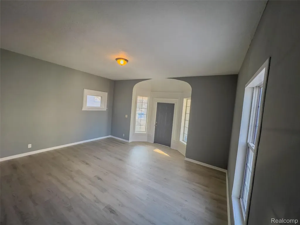1226 N Grand River Avenue Lansing City MI 48906
