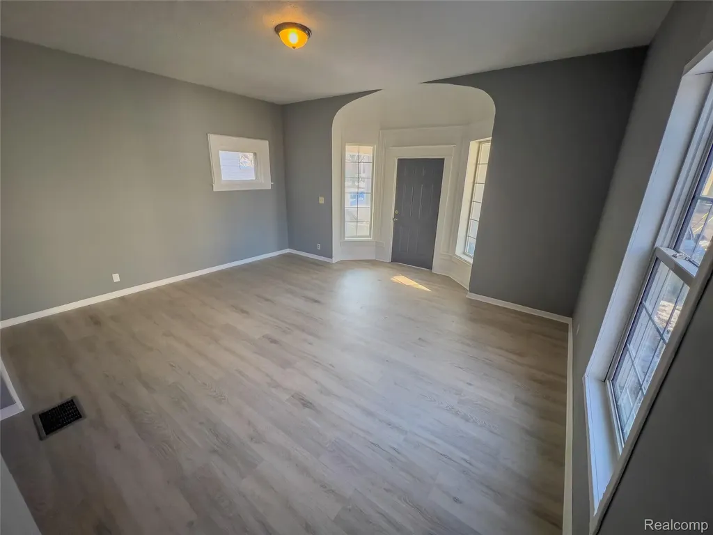 1226 N Grand River Avenue Lansing City MI 48906