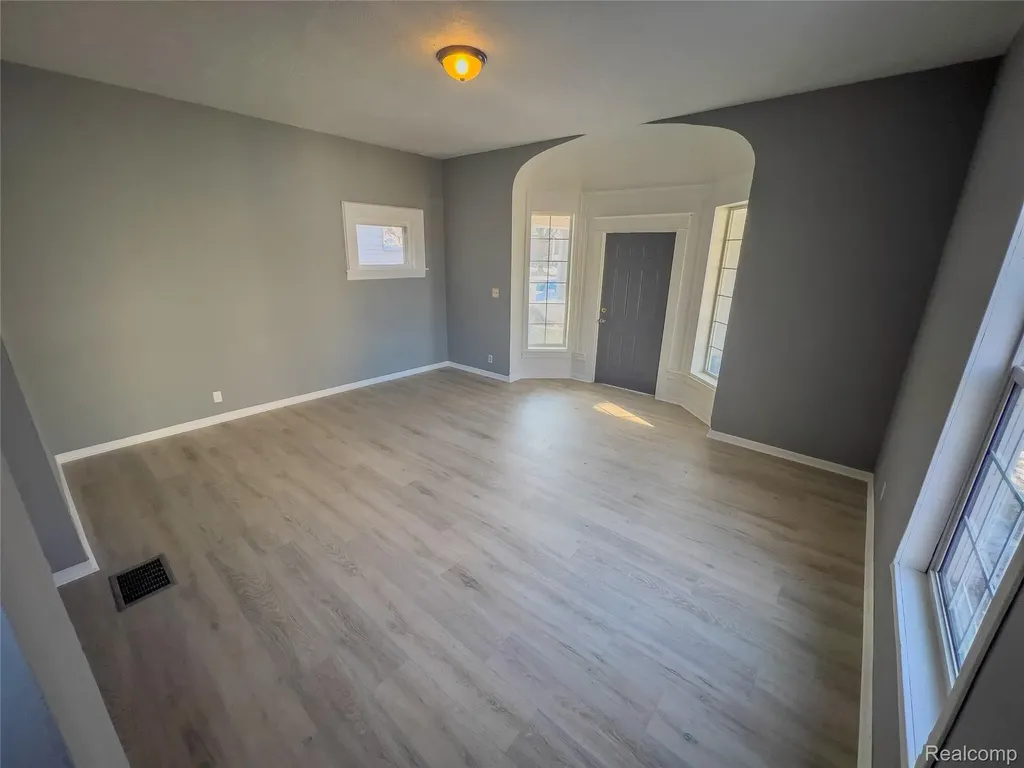 1226 N Grand River Avenue Lansing City MI 48906