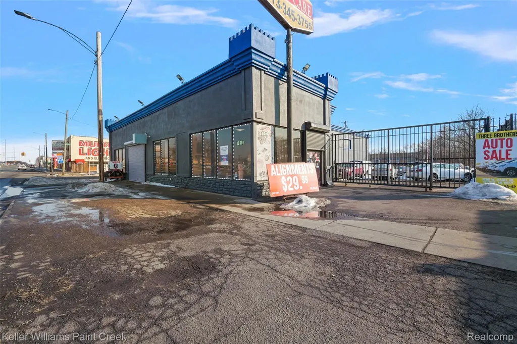 10311 W 8 Mile Road Detroit City MI 48221