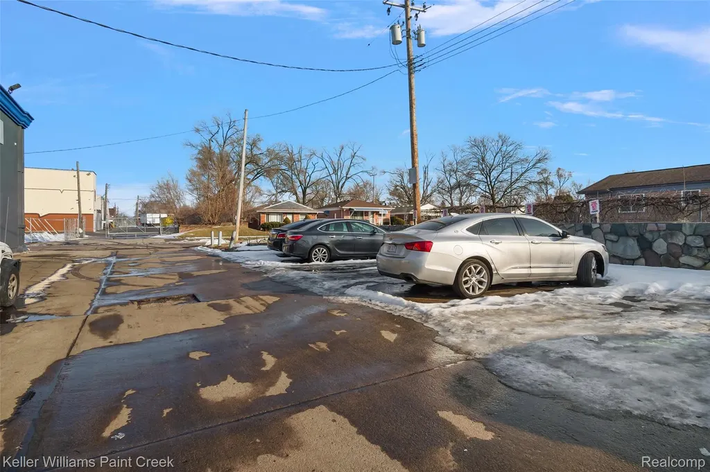 10311 W 8 Mile Road Detroit City MI 48221