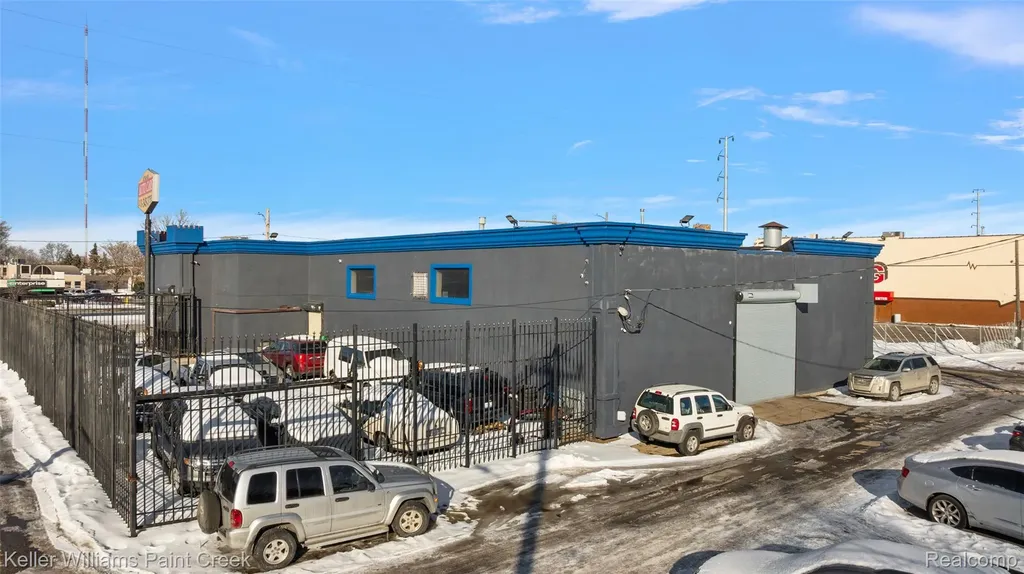 10311 W 8 Mile Road Detroit City MI 48221
