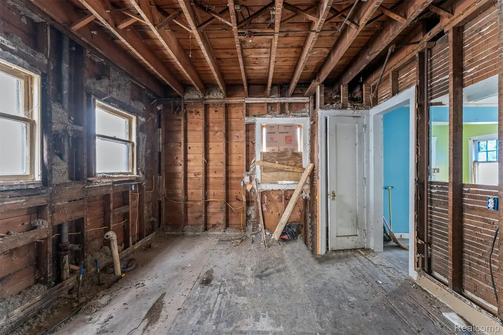 880 Algonquin Street Detroit City MI 48215
