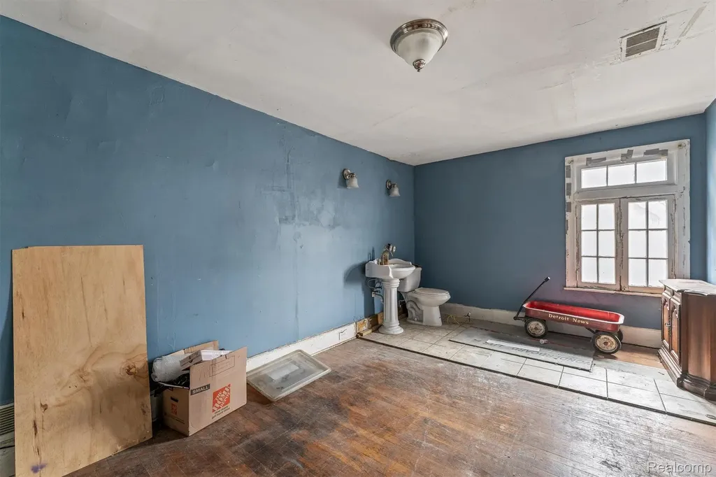 880 Algonquin Street Detroit City MI 48215