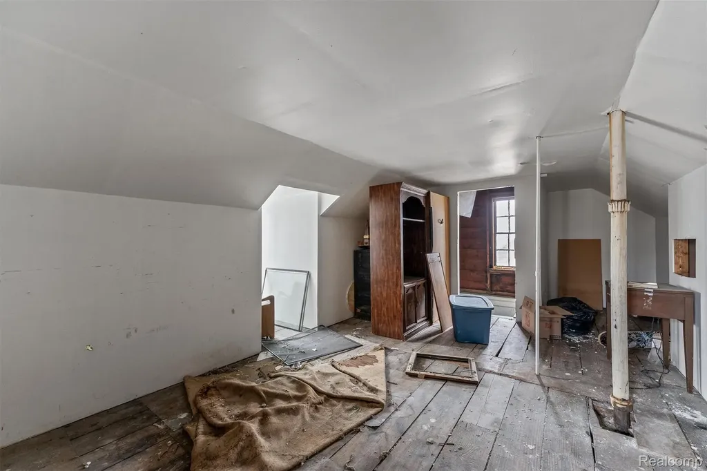880 Algonquin Street Detroit City MI 48215