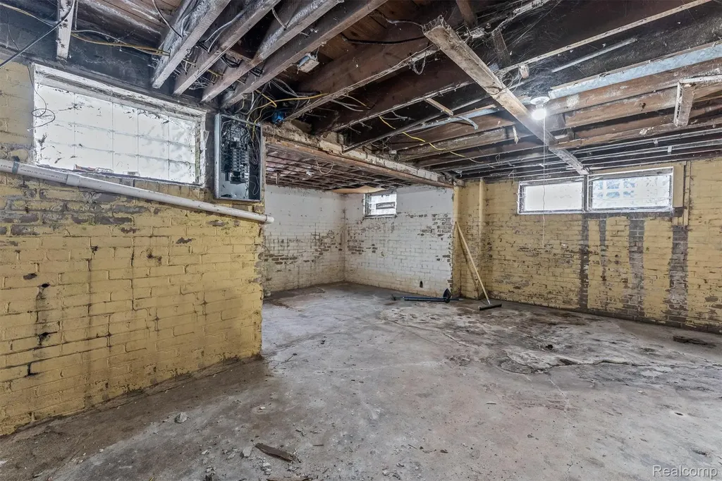 880 Algonquin Street Detroit City MI 48215