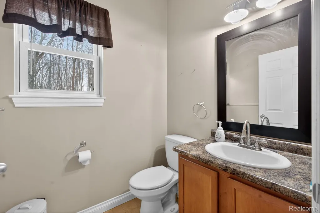 9399 Oakdale Street Algonac City MI 48001