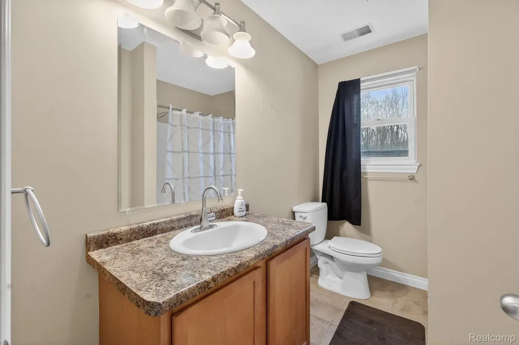 9399 Oakdale Street Algonac City MI 48001