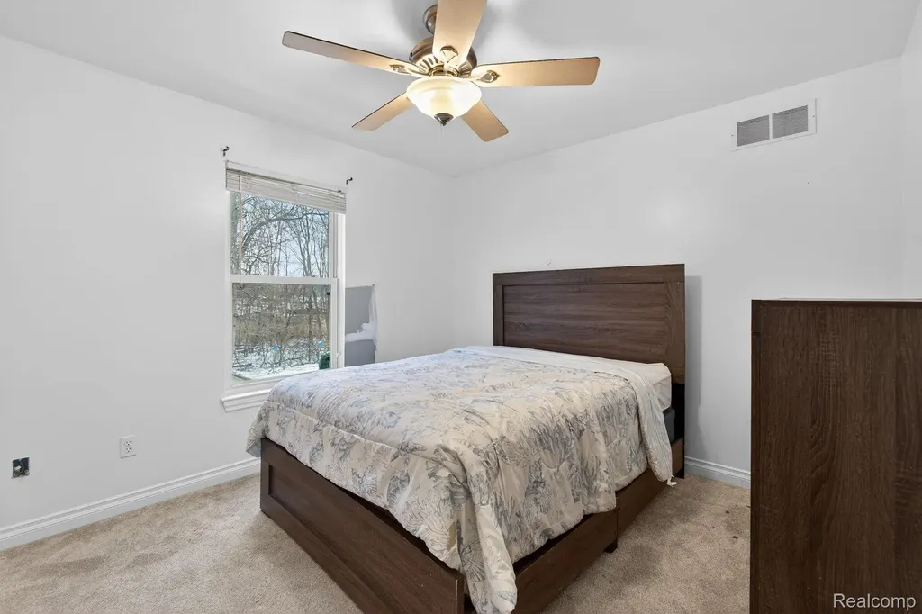 9399 Oakdale Street Algonac City MI 48001