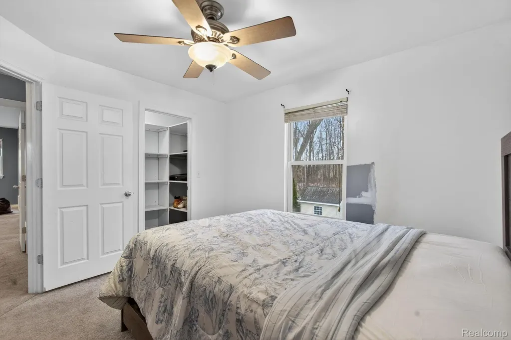 9399 Oakdale Street Algonac City MI 48001