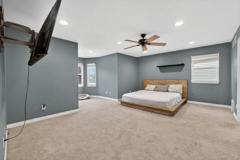 9399 Oakdale Street Algonac City MI 48001