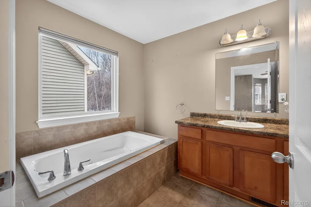9399 Oakdale Street Algonac City MI 48001