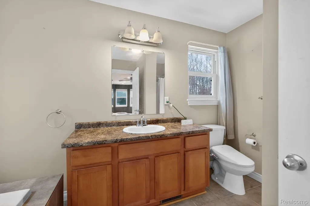 9399 Oakdale Street Algonac City MI 48001
