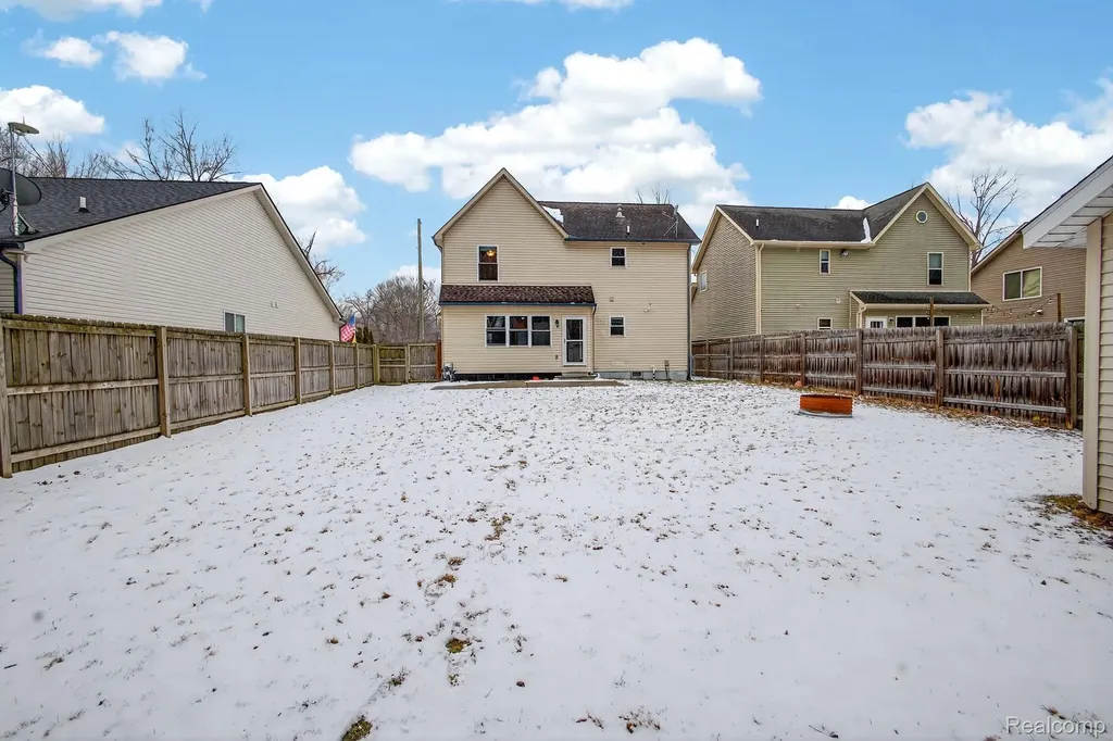 9399 Oakdale Street Algonac City MI 48001