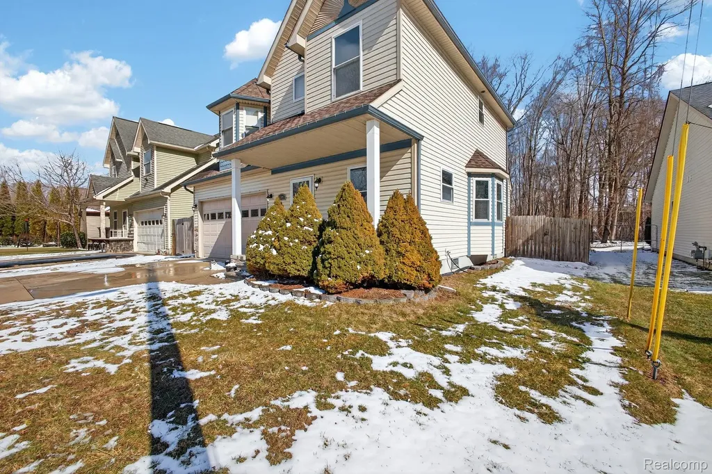 9399 Oakdale Street Algonac City MI 48001