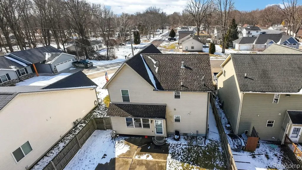 9399 Oakdale Street Algonac City MI 48001