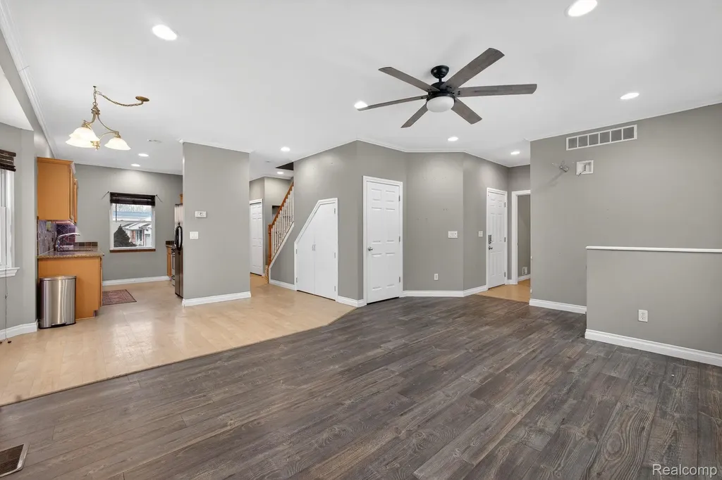 9399 Oakdale Street Algonac City MI 48001