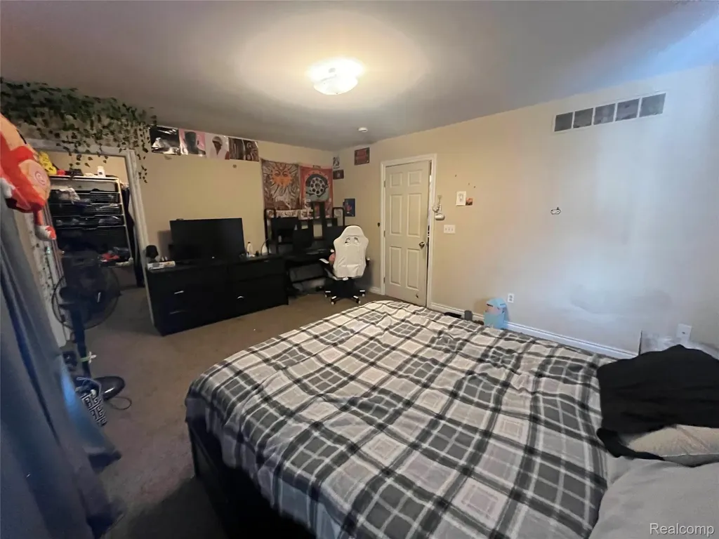 35726 Brush Street Wayne City MI 48184