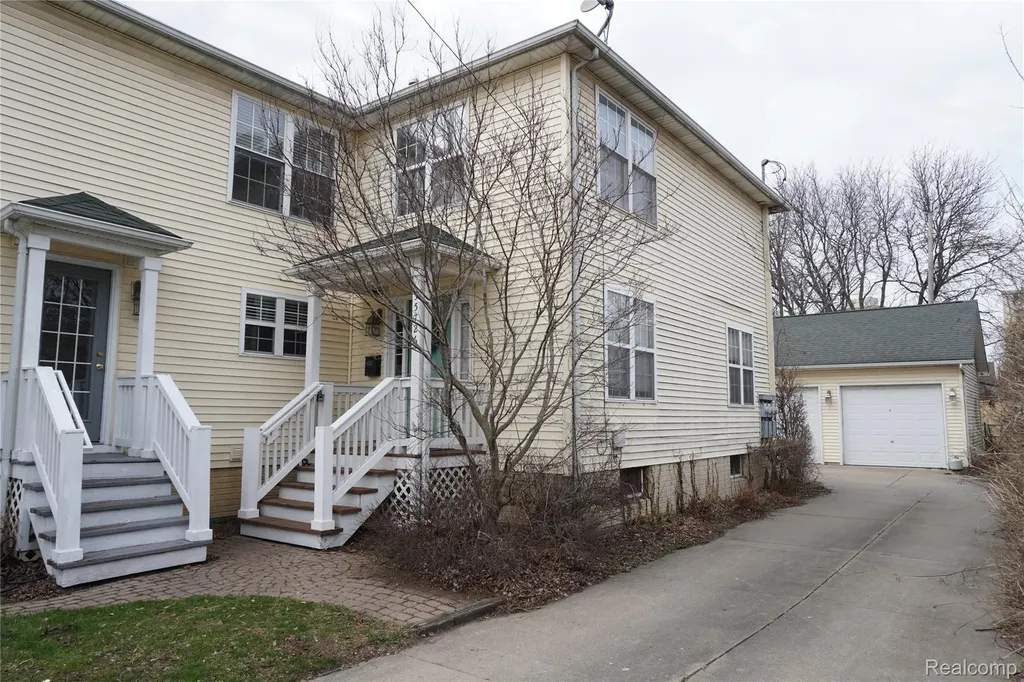 35726 Brush Street Wayne City MI 48184