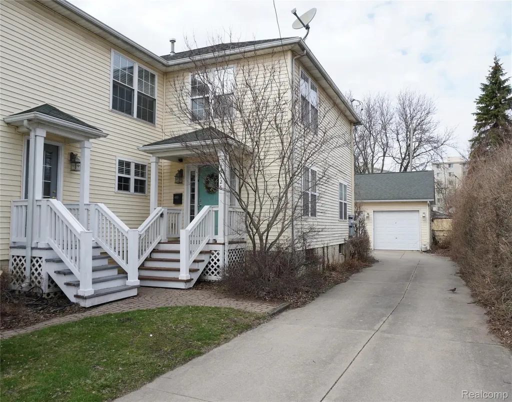 35726 Brush Street Wayne City MI 48184