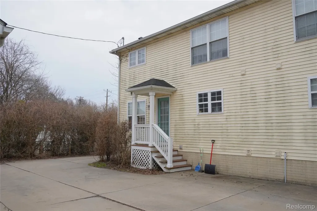 35726 Brush Street Wayne City MI 48184