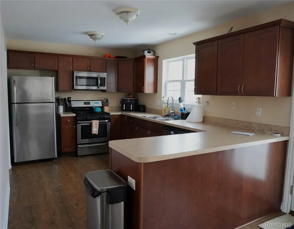 35726 Brush Street Wayne City MI 48184