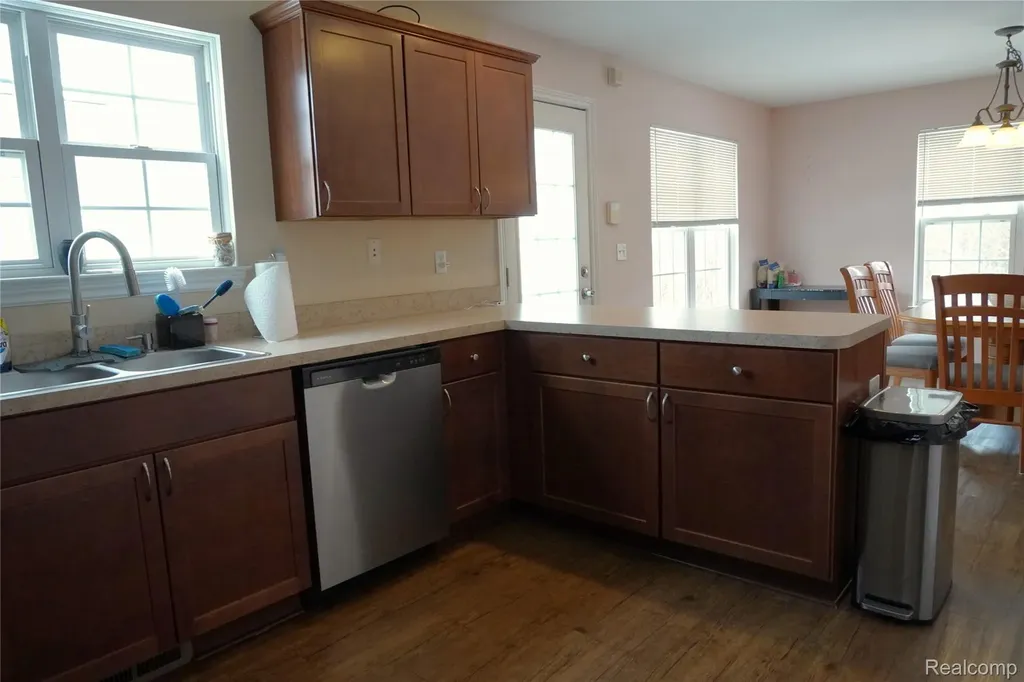 35726 Brush Street Wayne City MI 48184