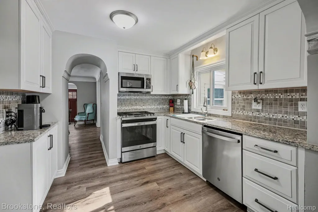 37815 Pineridge Street Harrison Charter Township MI 48045