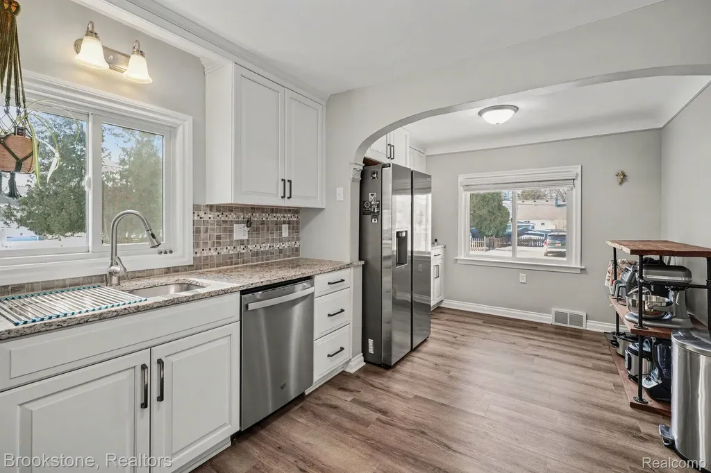 37815 Pineridge Street Harrison Charter Township MI 48045