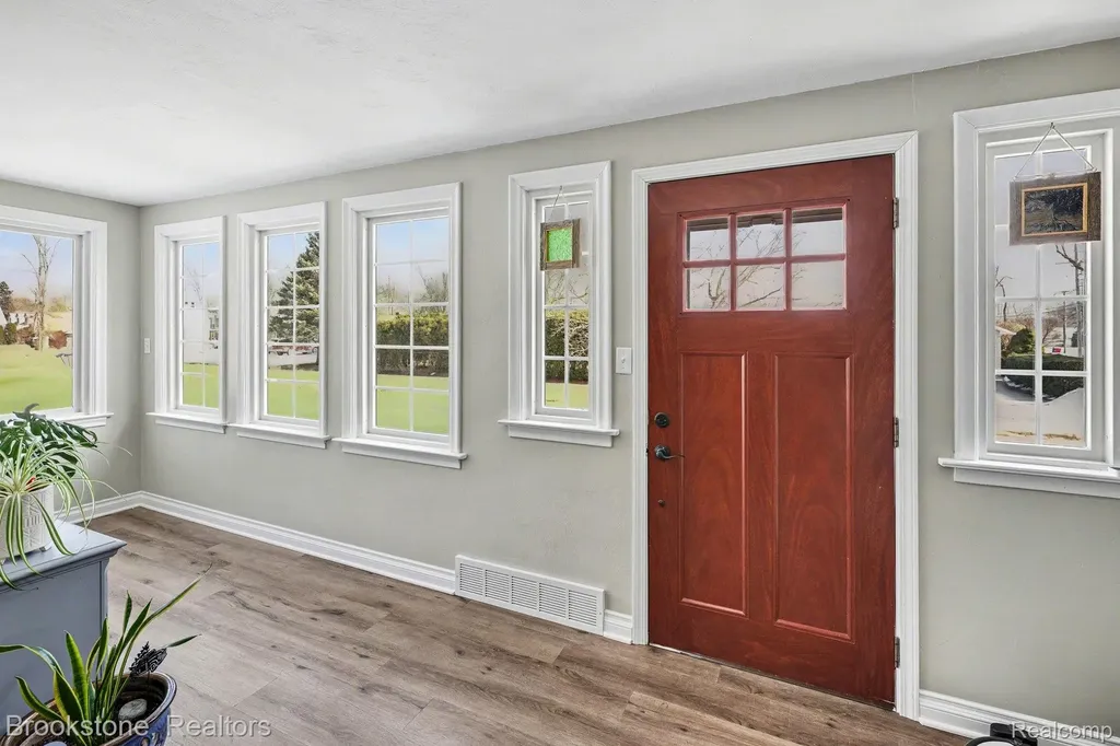 37815 Pineridge Street Harrison Charter Township MI 48045