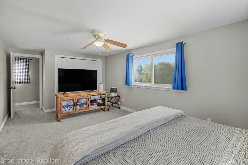 37815 Pineridge Street Harrison Charter Township MI 48045