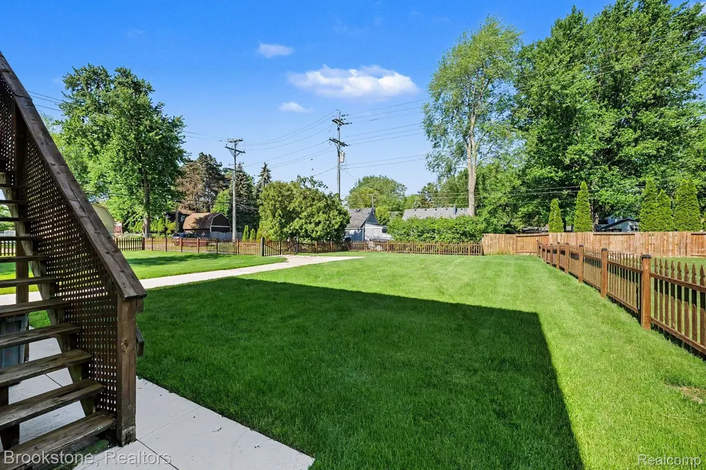 37815 Pineridge Street Harrison Charter Township MI 48045