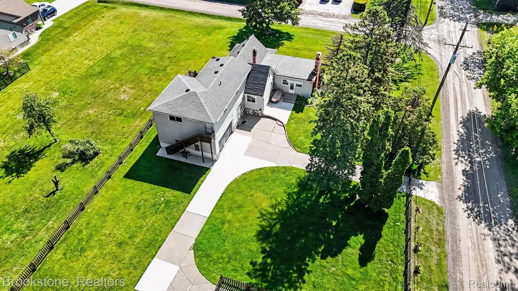 37815 Pineridge Street Harrison Charter Township MI 48045