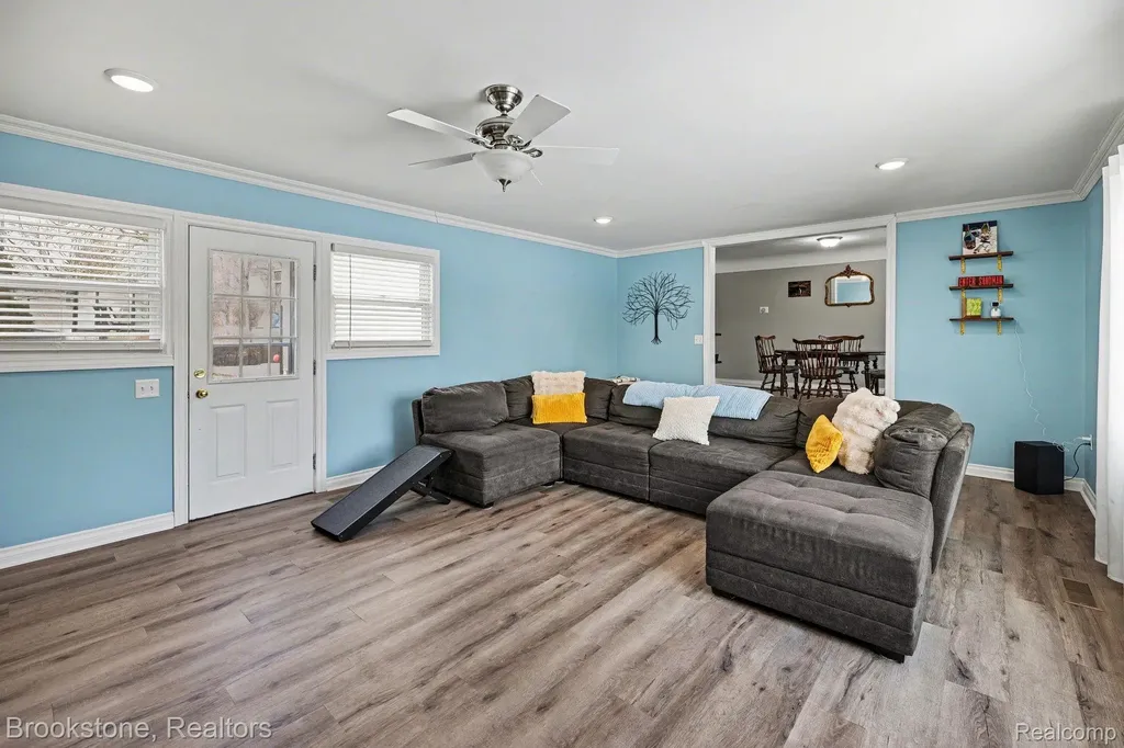 37815 Pineridge Street Harrison Charter Township MI 48045
