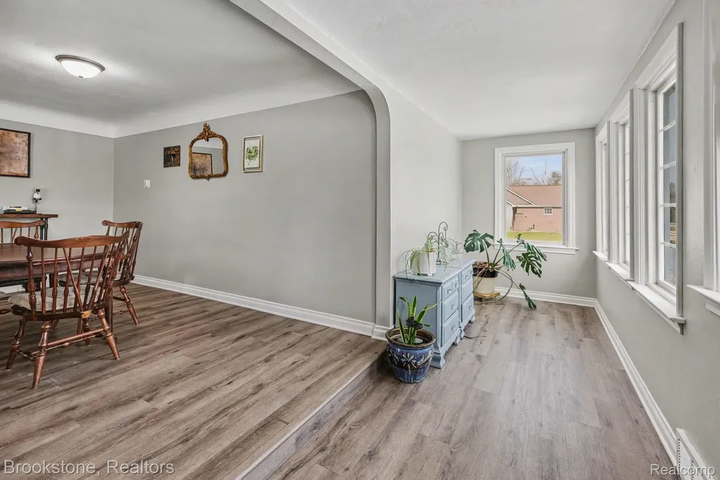 37815 Pineridge Street Harrison Charter Township MI 48045