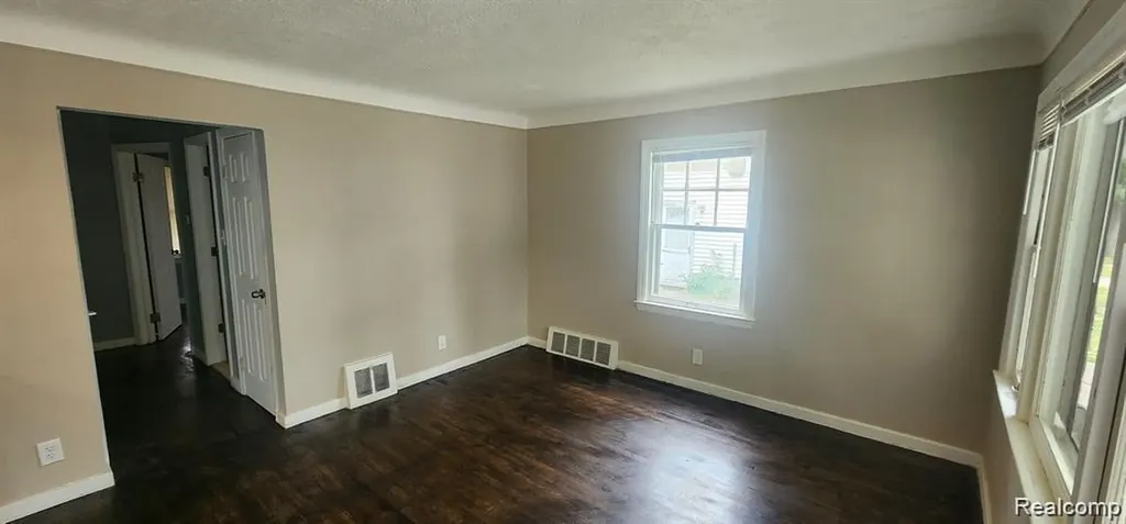 18580 Kingsville Street Detroit City MI 48225