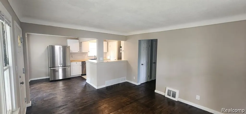 18580 Kingsville Street Detroit City MI 48225