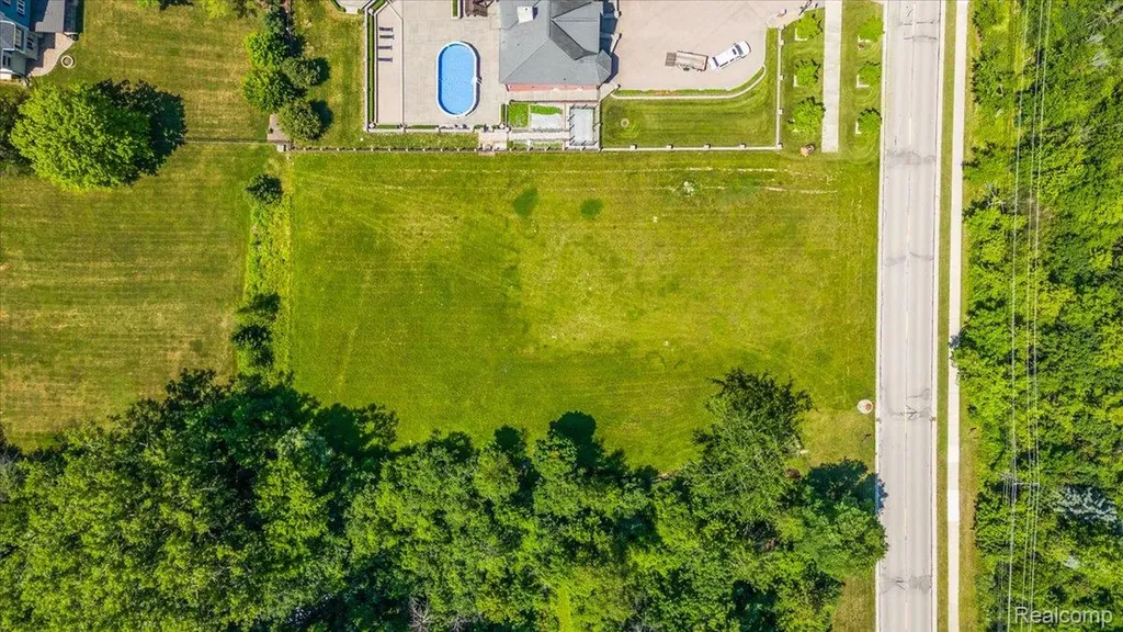 45547 W 9 Mile Road Novi City MI 48374